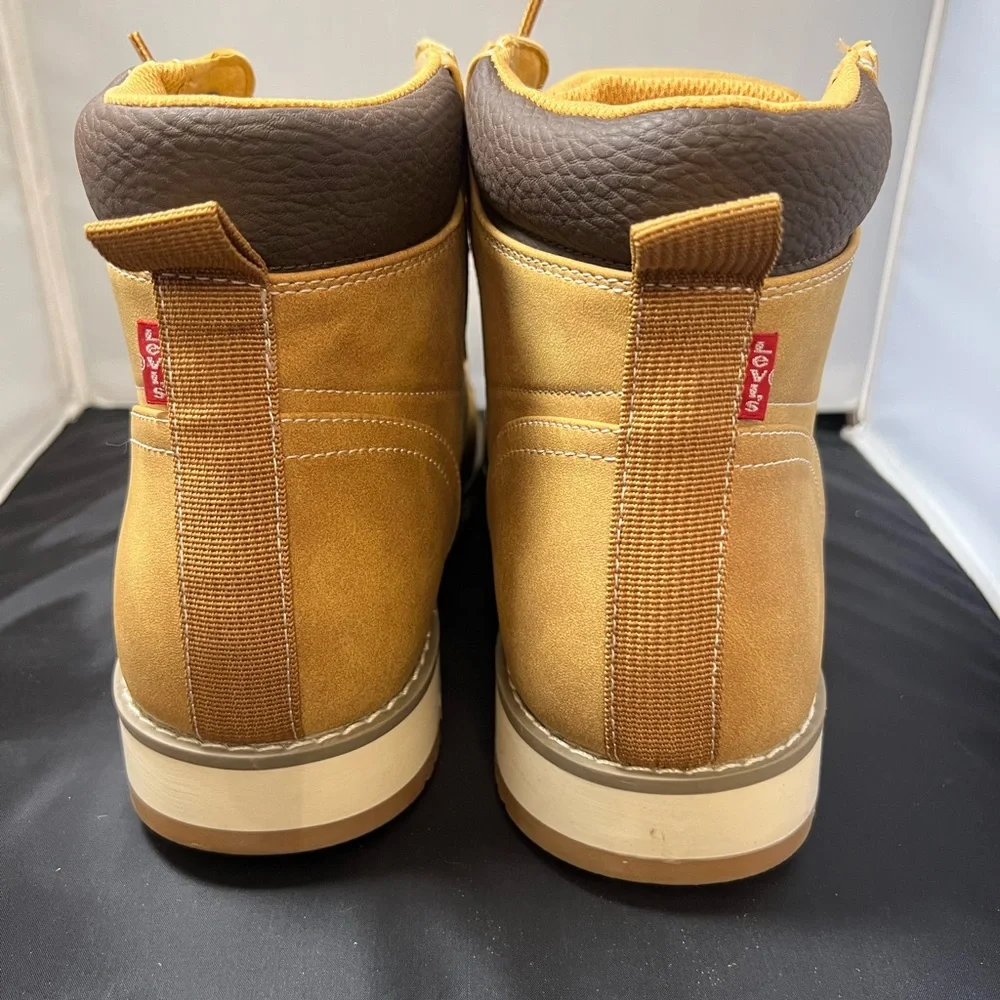 Levi’s Men’s Wheat Work Boots Size 11 New in Box‎